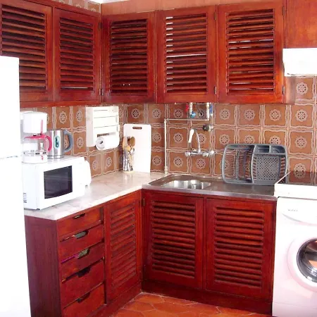 2 Bedrooms At 400 M Away From The Beach With Sea View Furnished Terrace And Wifi 아파트 *